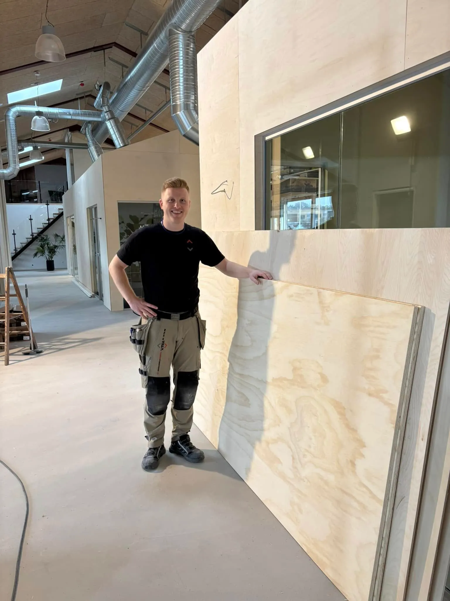 Indvendig træbeklædning under en entreprise i Silkeborg-området