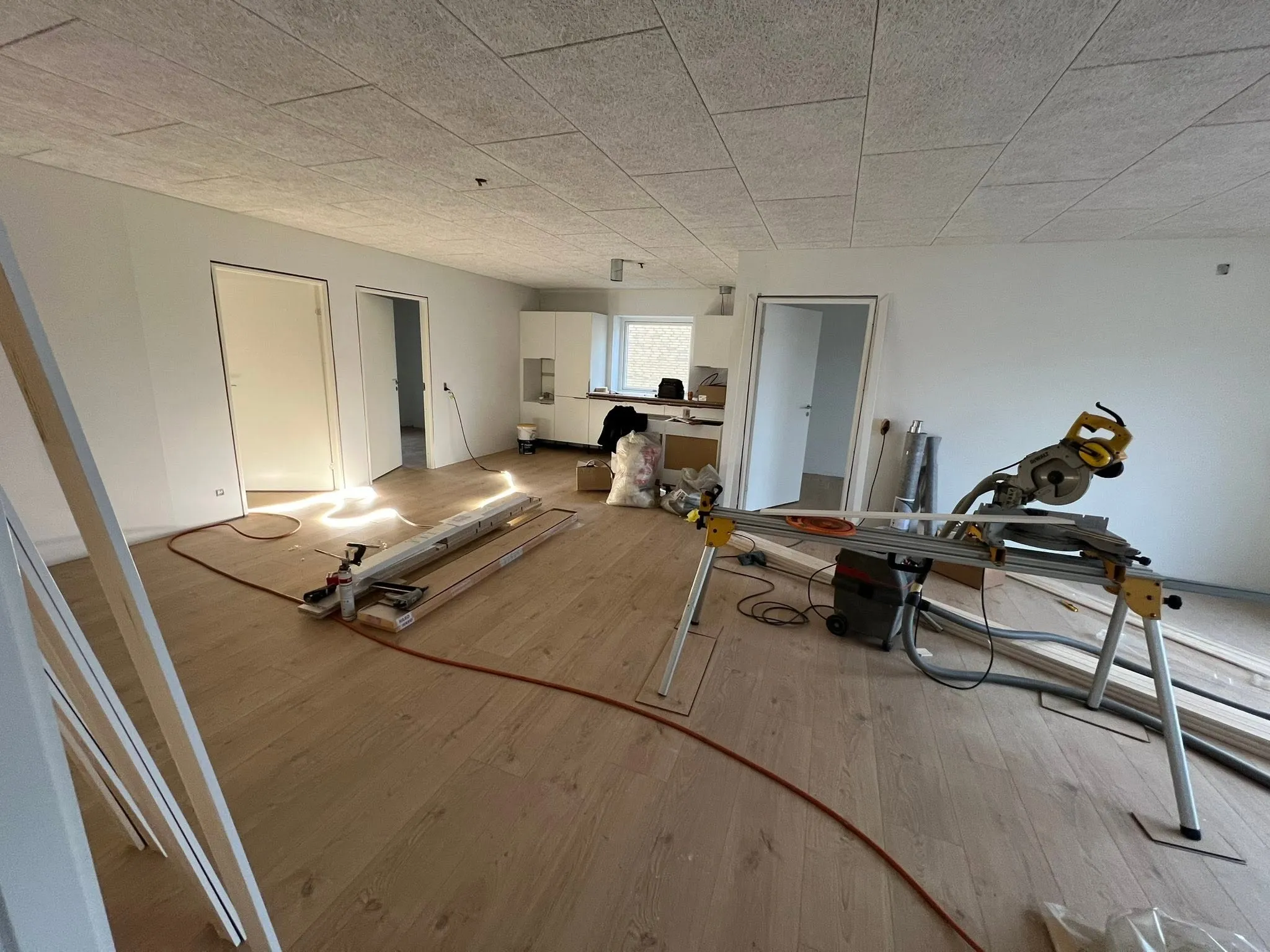 Gulvrenovering i forbindelse med en ombygning i Silkeborg-området